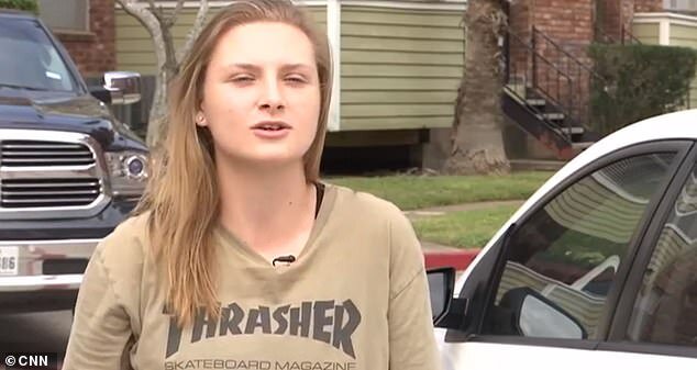 Müştərilər hər gün işə 5 saat piyada gələn ofisiant qıza MAŞIN ALDILAR - FOTO-VİDEO