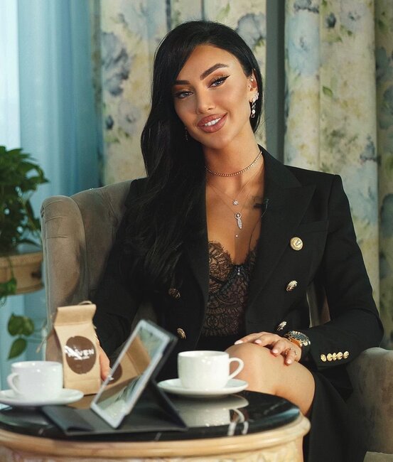 Məşhur azərbaycanlı modelyer Diana Ahadpur şəhidimizin 3 övladını himayəsinə götürdü