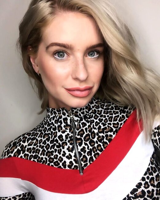 Keçmiş modelin çılpaq şəkilləri BAŞINA BƏLA OLDU - FOTOLAR