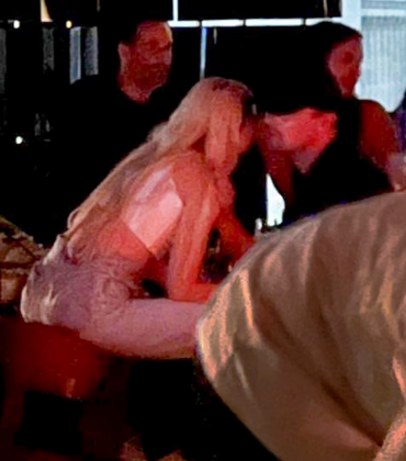 Leonardo Di Kaprio İLK DƏFƏ 25 yaşdan böyük xanımla SEVGİLİ OLDU - FOTO