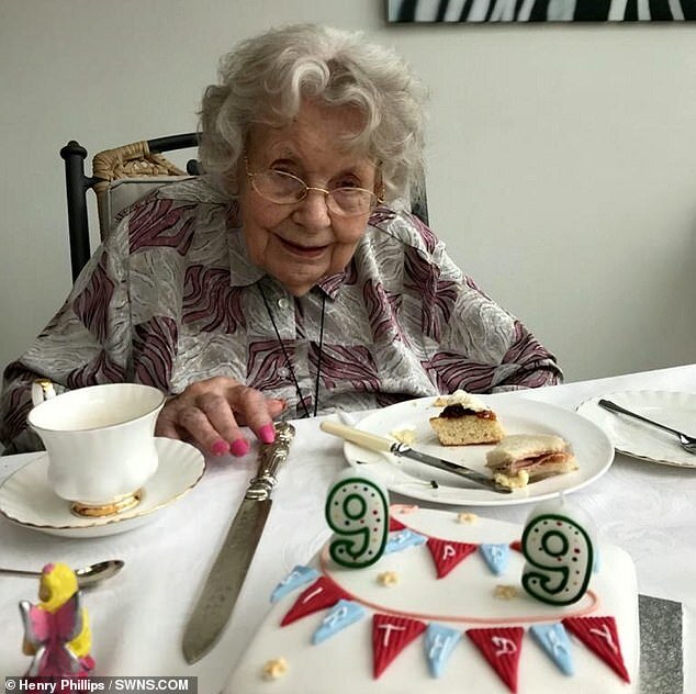Koronavirusa qalib gələn 99 yaşlı qadının SİRRİ - Şirniyyatlar - FOTO