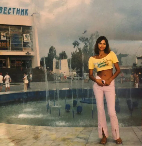 İrina Şeyk 14 yaşında göbəyiaçıq çəkdirdiyi FOTOSUYLA ŞOK ETDİ