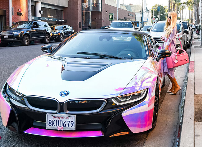 Peris Hilton 165 min dollarlıq holoqrafik BMW ilə "GÖZ QAMAŞDIRDI"- FOTO-VİDEO