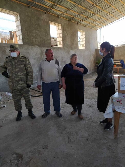 Hərbçilər əlillərə və müharibə veteranlarına baş çəkiblər