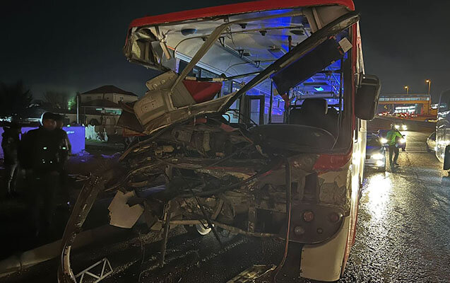 Avtobusla kommunal xidmət maşını toqquşdu, yaralılar var - FOTO