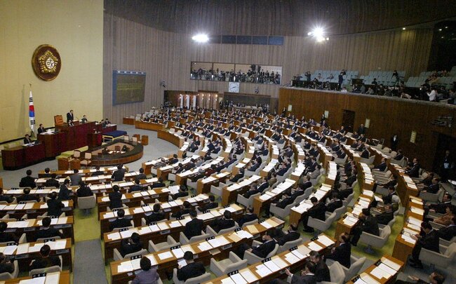 Seulda parlament binasında yanğın baş verib, 480 nəfər təxliyə edilib