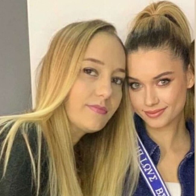 Afrayla birgə anası da ağlayırmış