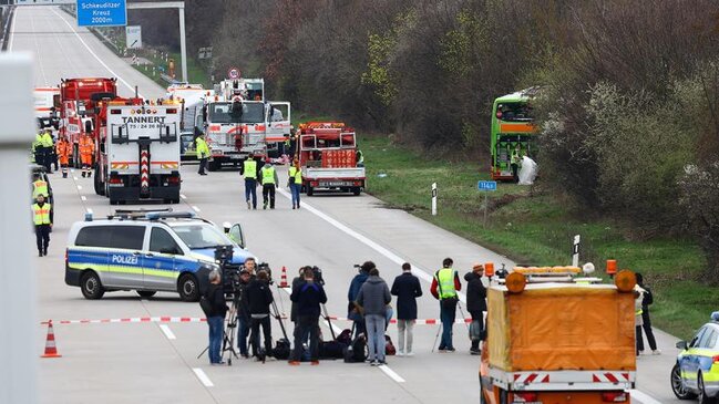 Almaniyada avtobus aşması nəticəsində 4 nəfər ölüb