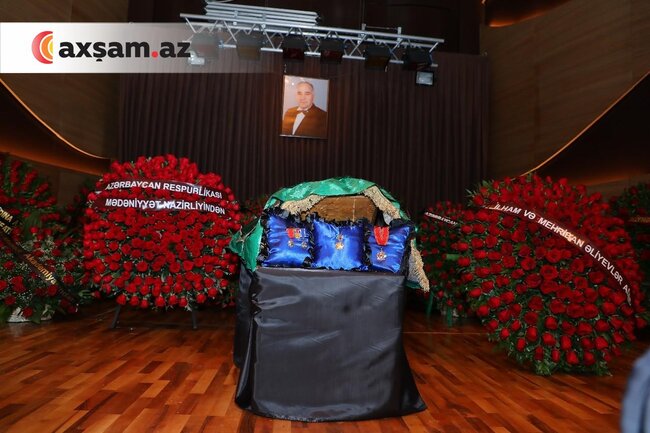 Prezidentlə xanımı vida mərasiminə əklil göndərdi - Fotolar