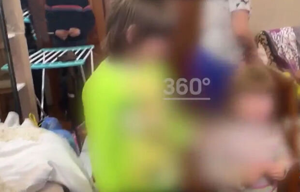 İki azyaşlı uşağının ƏXLAQSIZ GÖRÜNTÜSÜNÜ çəkib internetdə PAYLAŞDI - VİDEO