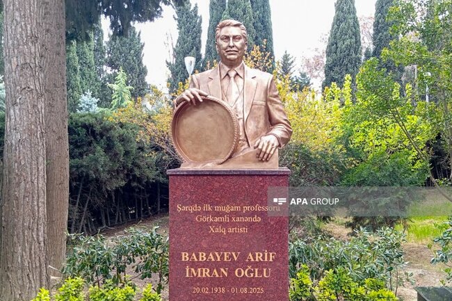 Arif Babayevin qəbirüstü abidəsi ucaldıldı - Foto