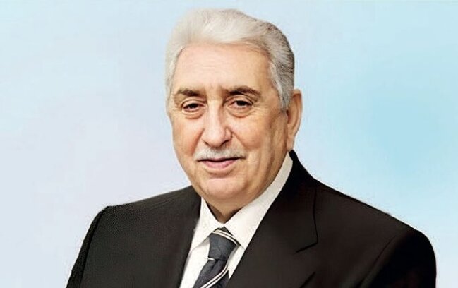 Arif Babayevin nəşi Təzəpir məscidinə aparılıb
