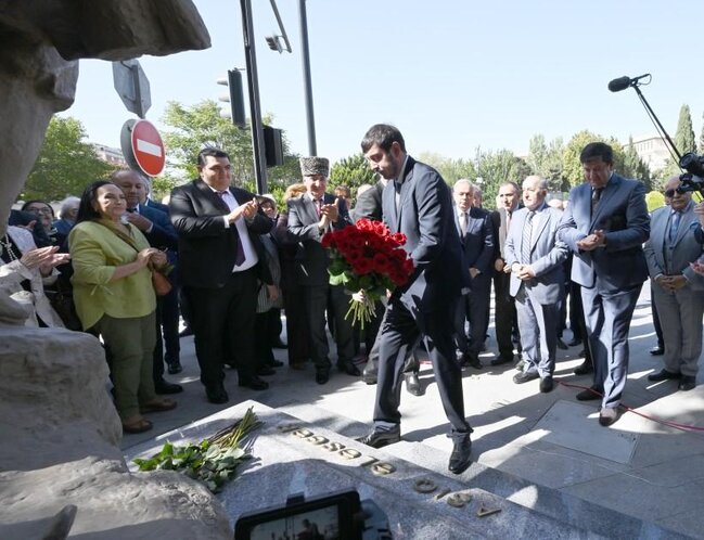 Prezident Aşıq Ələsgərin abidəsinin açılışında iştirak etdi - Fotolar