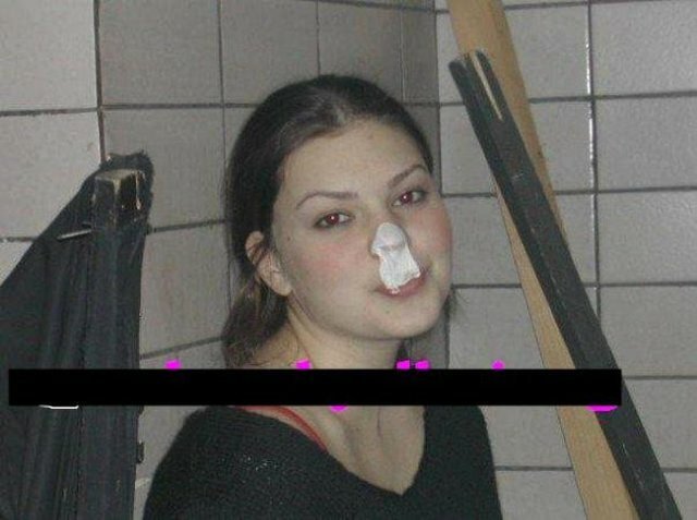 Aslı Enverin estetetiksiz halı ŞOK ETDİ - FOTOLAR