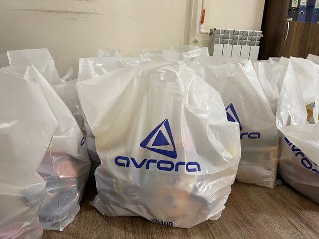 "Avrora Qrup" aztəminatlı ailələrə bayram sovqatı çatdırıb
