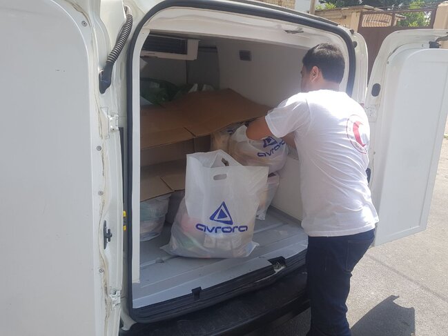 "Avrora Qrup" aztəminatlı ailələrə bayram sovqatı çatdırıb