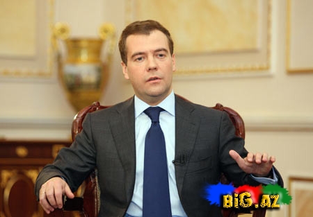 Medvedev: "Ukrayna vətəndaş müharibəsinin astanasındadır"
