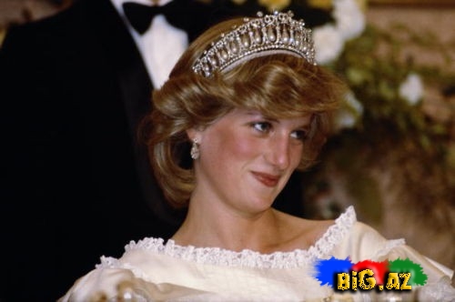 Kraliçaları bəzəyən möhtəşəm baş tacları - FOTO