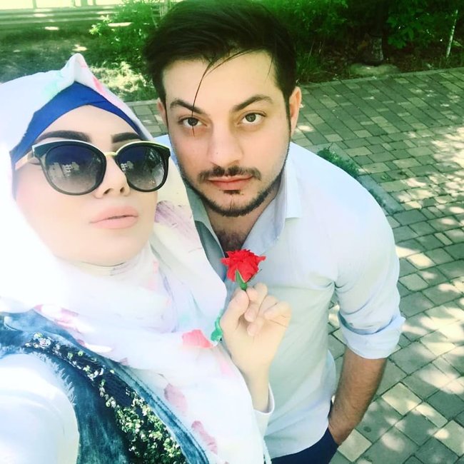Azərbaycanlı müğənni nişanlısı ilə - FOTOLAR
