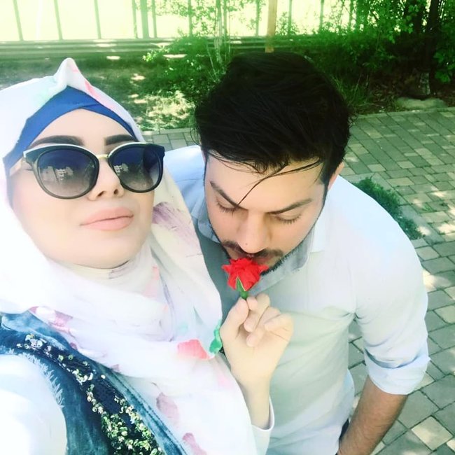 Azərbaycanlı müğənni nişanlısı ilə - FOTOLAR