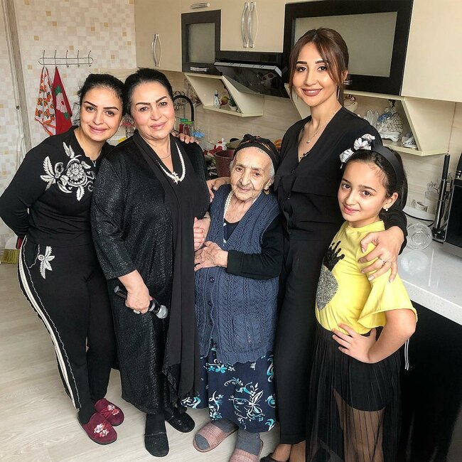 Firuzə İbadovanın qızı kökəlib - FOTO