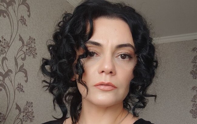 "Rusiyada dayımın evinə girib onları döyüblər" - Azərbaycanlı aktrisa