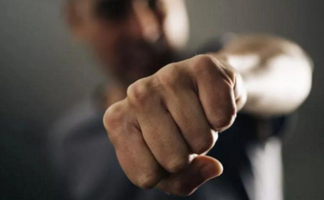 "Azəriqaz"ın əməkdaşını qız söhbətinə görə döyən şəxslə bağlı QƏRAR