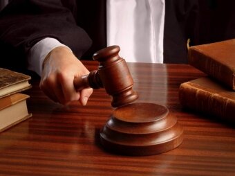 Məhkəmə qərarını icra etməyənləri hansı cəza gözləyir?