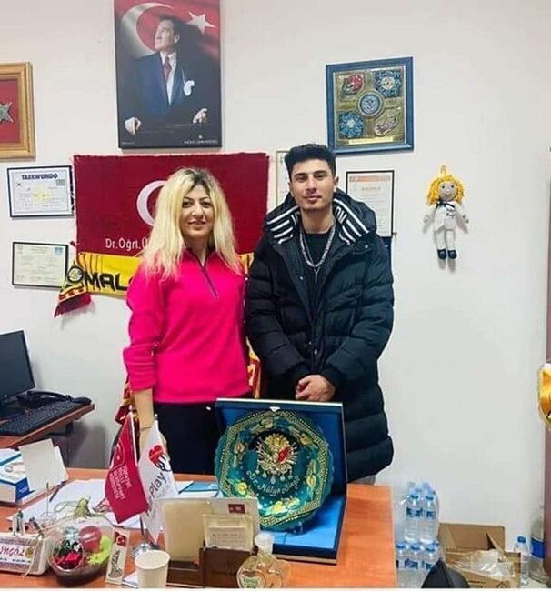 Azər itkin tələbələrdən birini tanıyırmış...