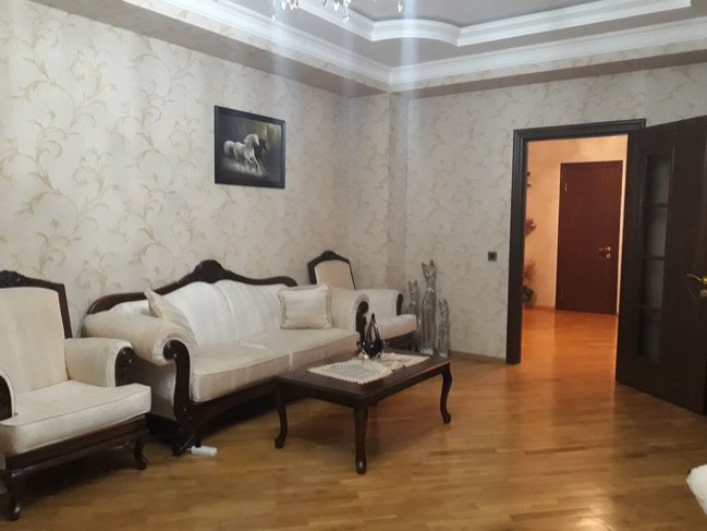 Təcili Badamdar qəsəbəsində mənzil satılır!