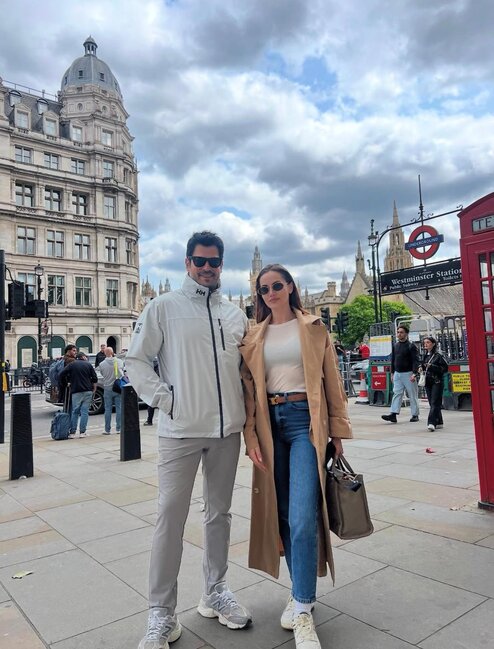 Fahriye Evcen və Burak Özçivit uşaqları ilə Londonda - FOTOLAR