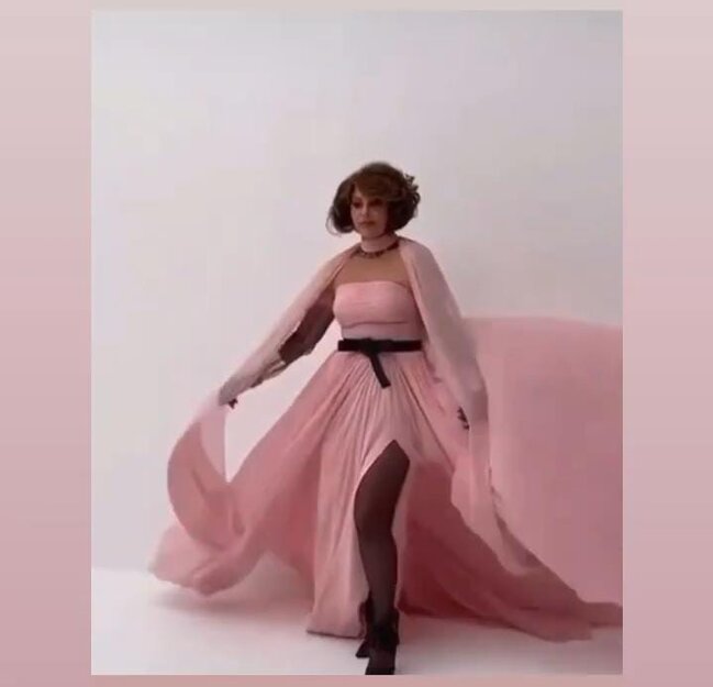 50 yaşlı Aygün Kazımova dərin yarıqlı geyimdə HEYRAN ETDİ - FOTO