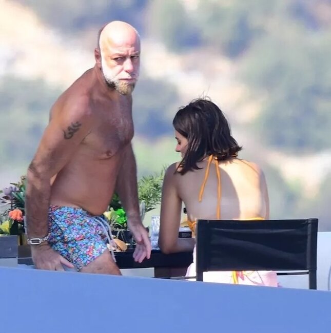 Boşanandan 1 ay sonra sevgilisi ilə görüntüləndi - Fotolar