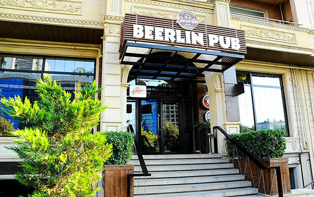 "Bəhanə kimi ortaya atdıq ki, qızsız gəldikləri üçün içəri buraxmırıq"