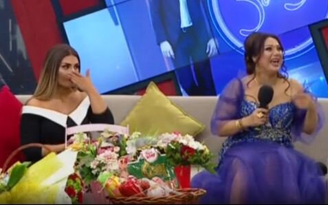 Şəbnəm qısa geyinən Mənzurənin paltarını düzəltdi: "Ayıbdı..." - fotolar