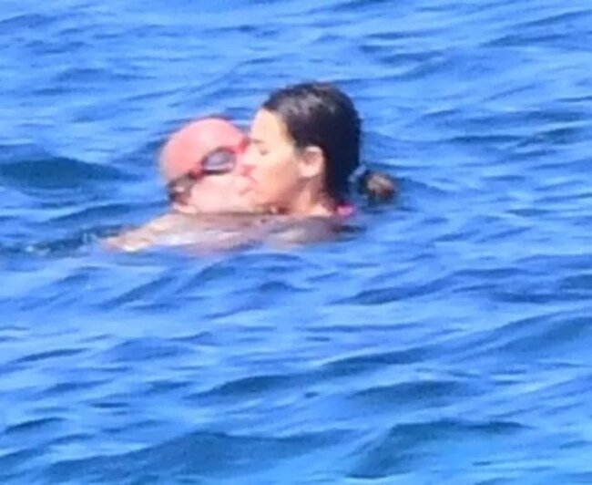 Boşanandan 1 ay sonra sevgilisi ilə görüntüləndi - Fotolar