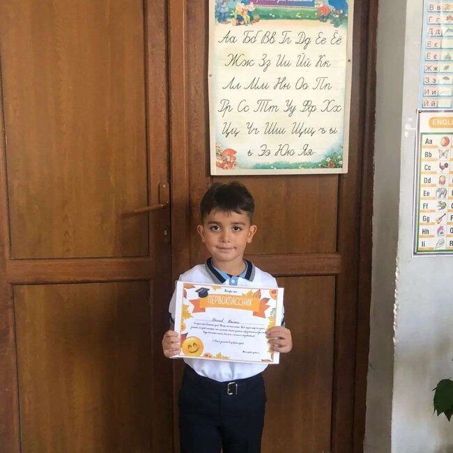 Bəyimxanım həyat yoldaşı və əkizləri ilə