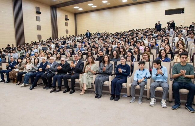 Arzu Əliyeva Bakı Ali Neft Məktəbində - Fotolar