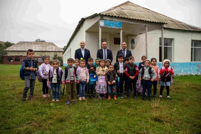"Daşlı bulaq" kənd məktəblilərini sevindirdi