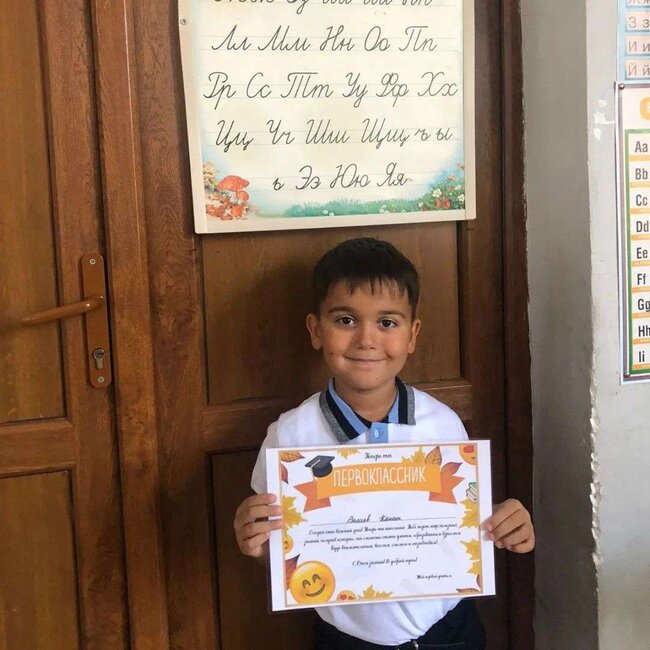 Bəyimxanım həyat yoldaşı və əkizləri ilə