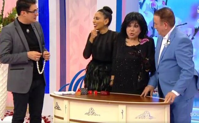 Məşhur xalq artistinin qızıl zinət əşyaları canlı efirdə göstərildi: Qiyməti... - FOTOLAR