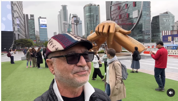 "Koreyski tərəkəmə..." - "Gangnam Style" mahnısına ucaldılan heykəl - FOTO-VİDEO