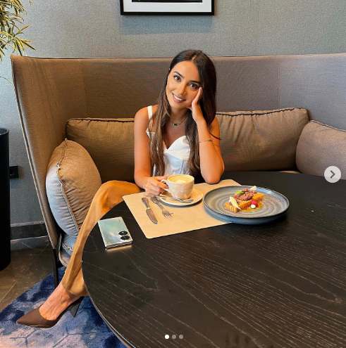 Kəmalənin 1300 manatlıq YENİ SMARTFONU - FOTOLAR