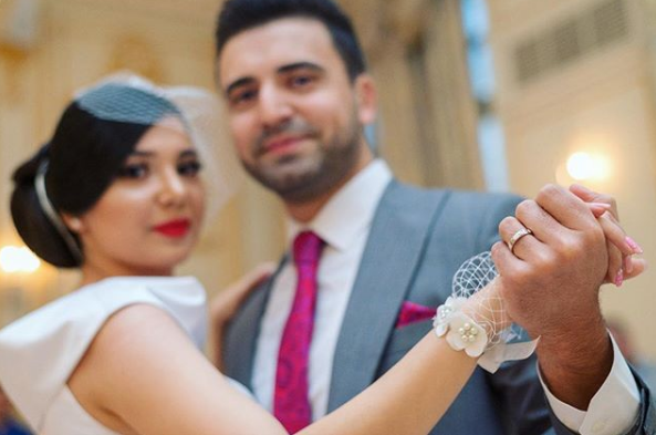 "Evliliyimizin 6 ayını tamamladıq" - Azərbaycanlı aparıcı xanımı ilə fotosunu paylaşdı