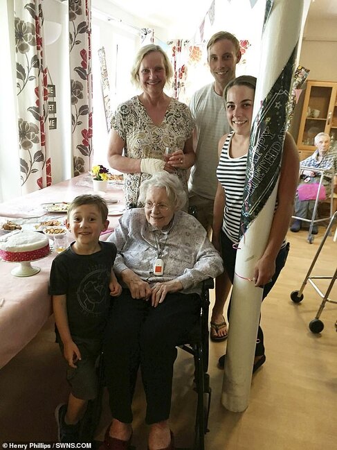 Koronavirusa qalib gələn 99 yaşlı qadının SİRRİ - Şirniyyatlar - FOTO