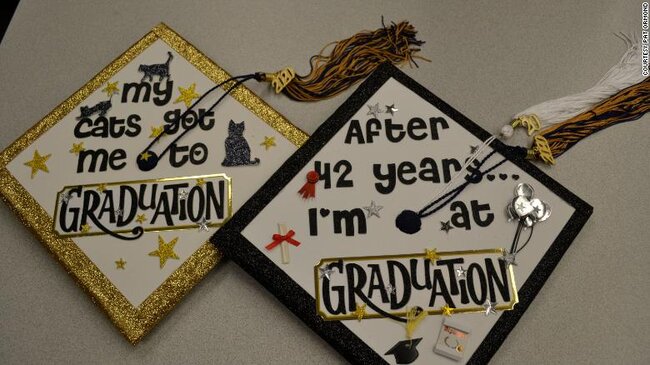 İlk dərsdən 57 il sonra nəvəi ilə birgə universiteti bitirdi - 75 YAŞINDA - FOTO