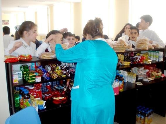 Məktəb Bufetlərində Zəhərlənmə Halları Narahatlıq Yaradır - TƏHSİL EKSPERTİNDƏN AÇIQLAMA