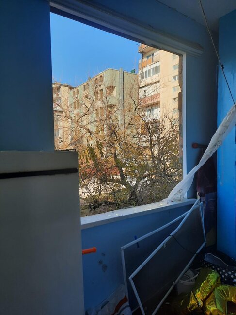 Bakıda yaşayış binasında PARTLAYIŞ: Xəsarət alanlar var - FOTO - VİDEO