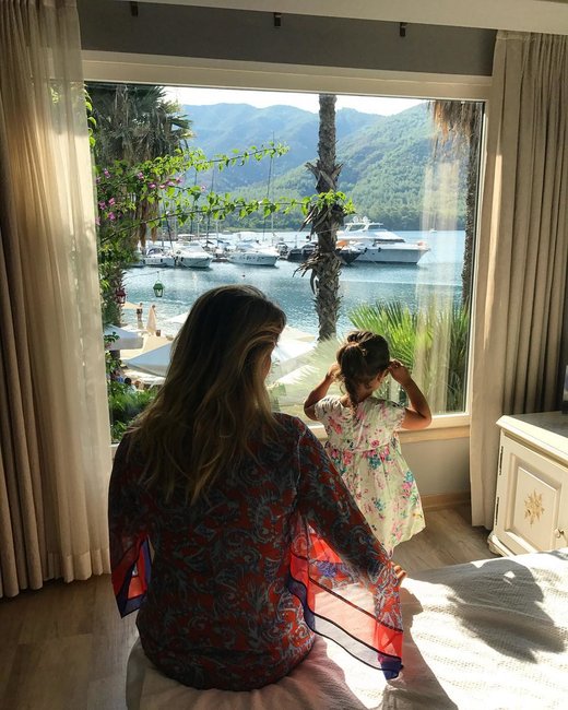 Bu da Kamilə Babayevanın üzünü gizlətdiyi qızı - FOTOLAR