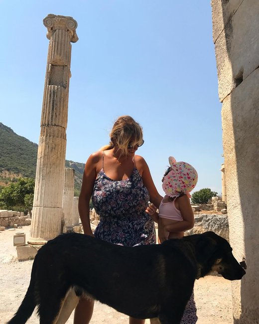 Bu da Kamilə Babayevanın üzünü gizlətdiyi qızı - FOTOLAR